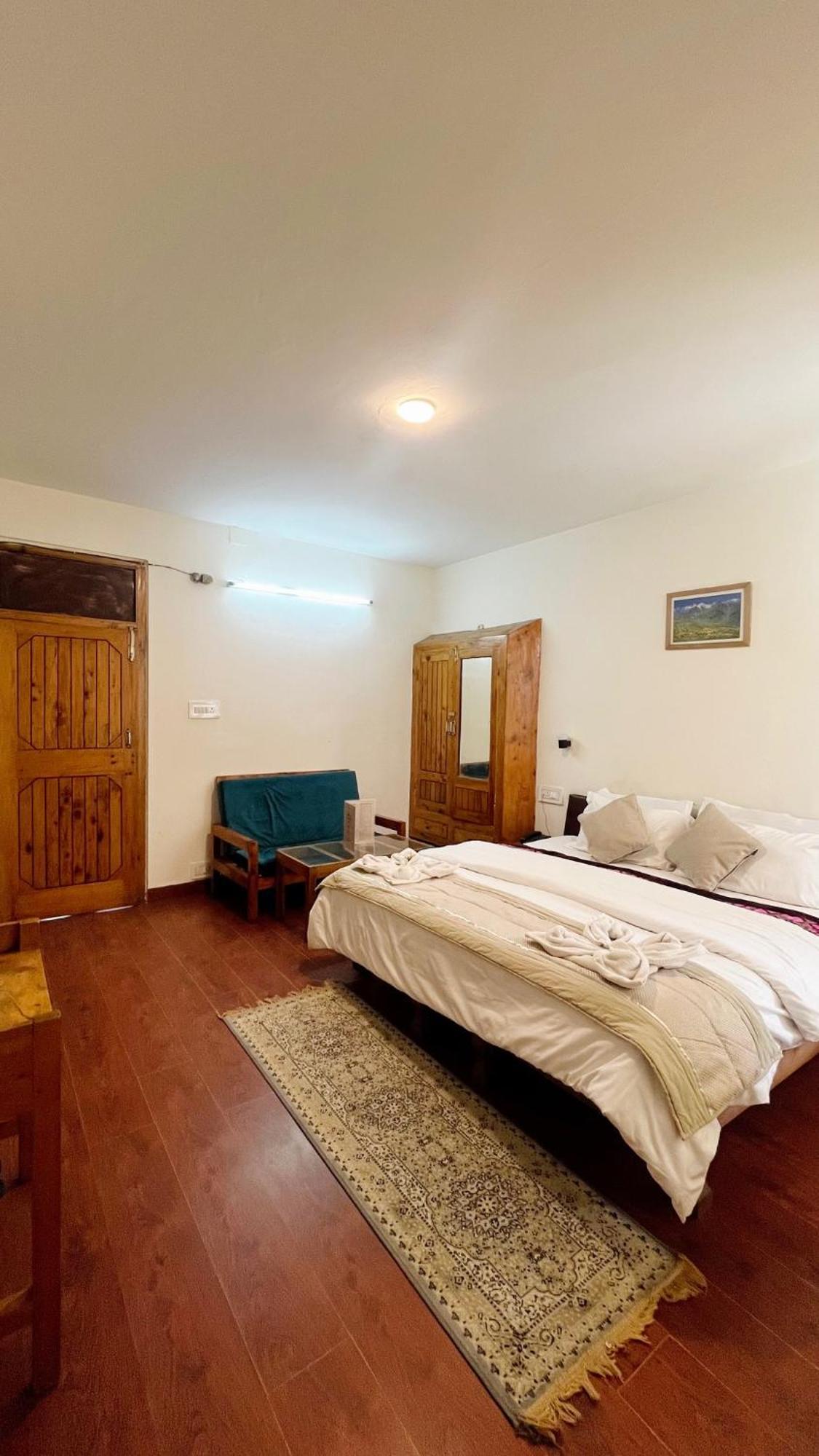 Tourist Hotel 10 Minutes Walking Distance From The Mall Manāli Εξωτερικό φωτογραφία